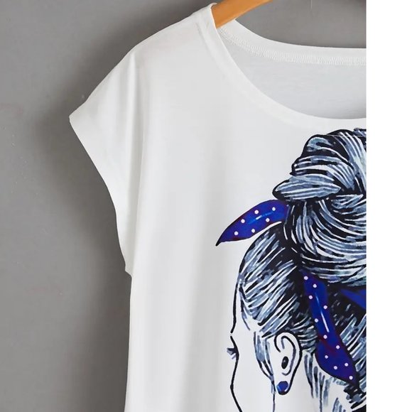 NWT Stylish Beautiful Delicate Print Top - Picture 2 of 8